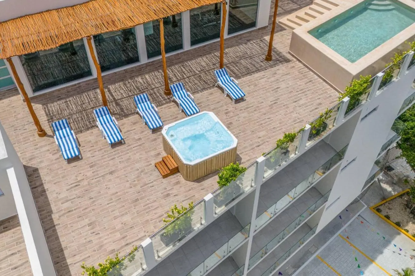 Holiday home Stylish 2 Bedroom Condo With Balcony, Rooftop Pool, Hottub Playa del Carmen