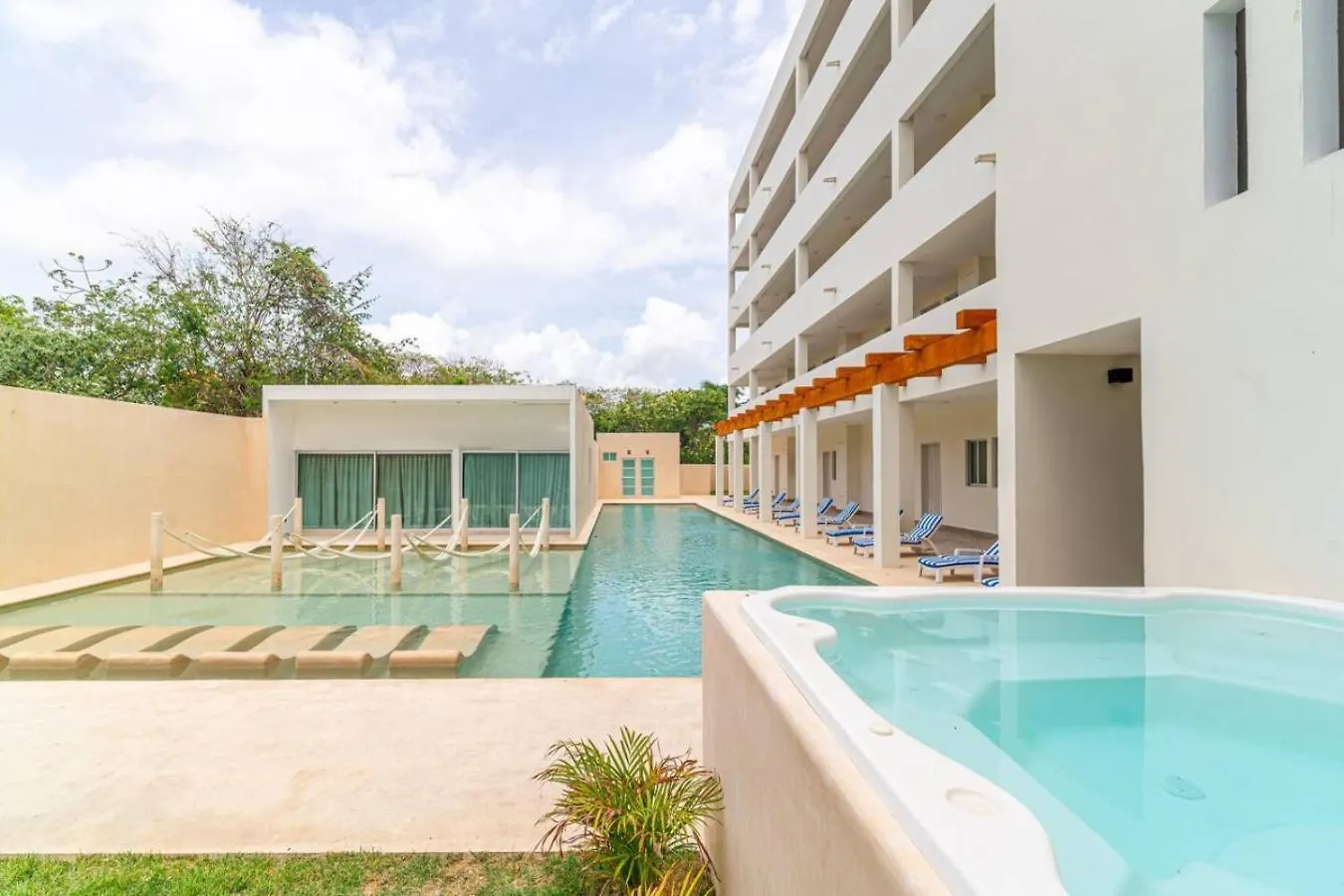 Holiday home Stylish 2 Bedroom Condo With Balcony, Rooftop Pool, Hottub Playa del Carmen Mexico