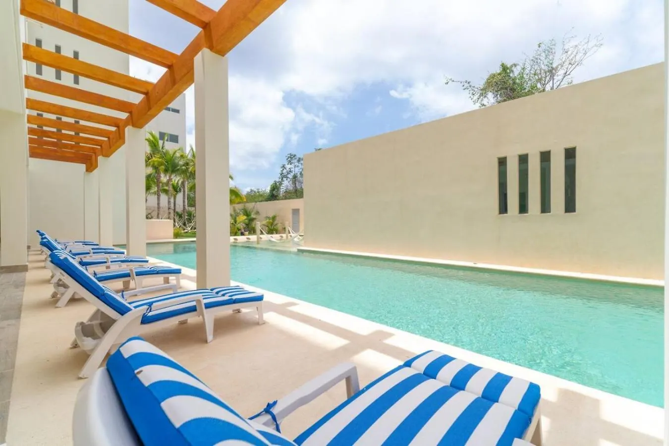 Holiday home Stylish 2 Bedroom Condo With Balcony, Rooftop Pool, Hottub Playa del Carmen