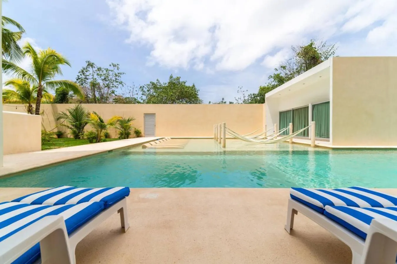 Holiday home Stylish 2 Bedroom Condo With Balcony, Rooftop Pool, Hottub Playa del Carmen