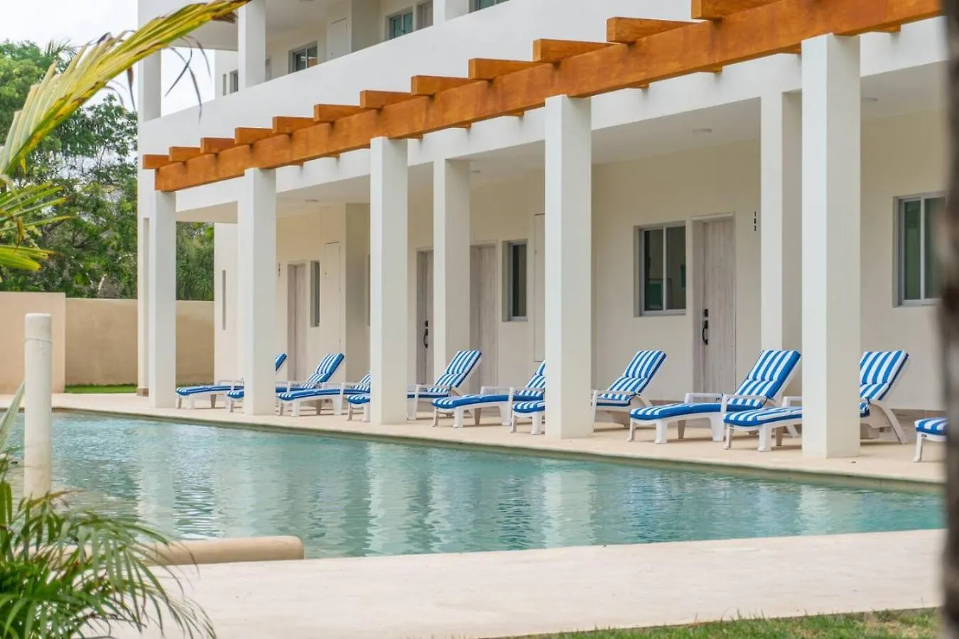 Stylish 2 Bedroom Condo With Balcony, Rooftop Pool, Hottub Playa del Carmen 0*,