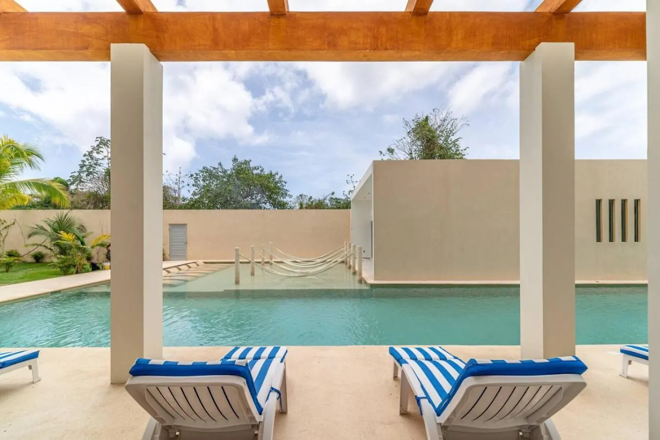 Holiday home Stylish 2 Bedroom Condo With Balcony, Rooftop Pool, Hottub Playa del Carmen Mexico