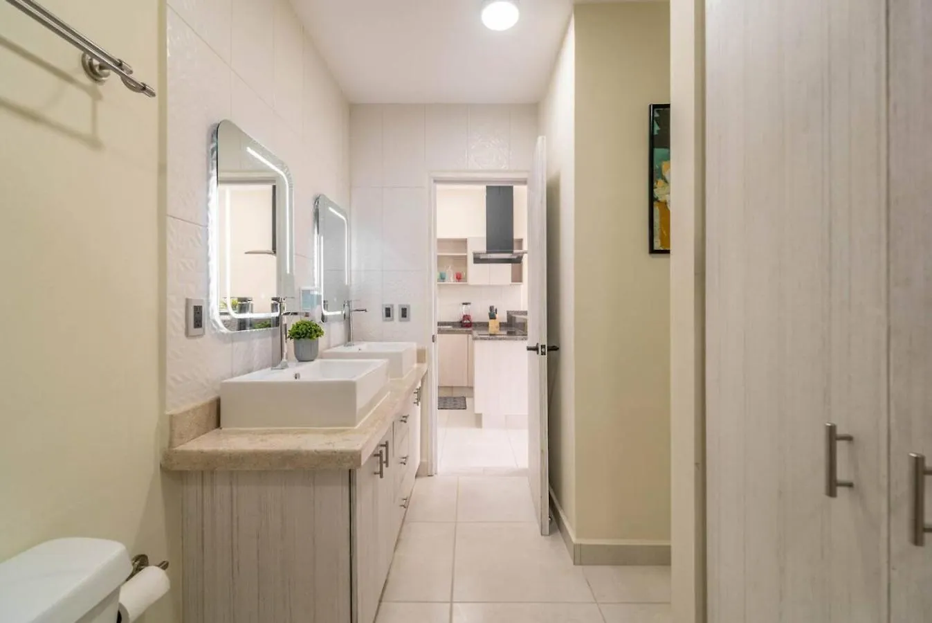 Stylish 2 Bedroom Condo With Balcony, Rooftop Pool, Hottub Playa del Carmen 0*,