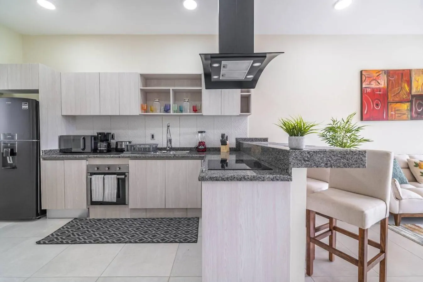 Stylish 2 Bedroom Condo With Balcony, Rooftop Pool, Hottub Playa del Carmen 0*,