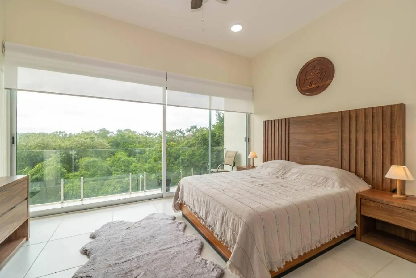 Stylish 2 Bedroom Condo With Balcony, Rooftop Pool, Hottub Playa del Carmen Mexico
