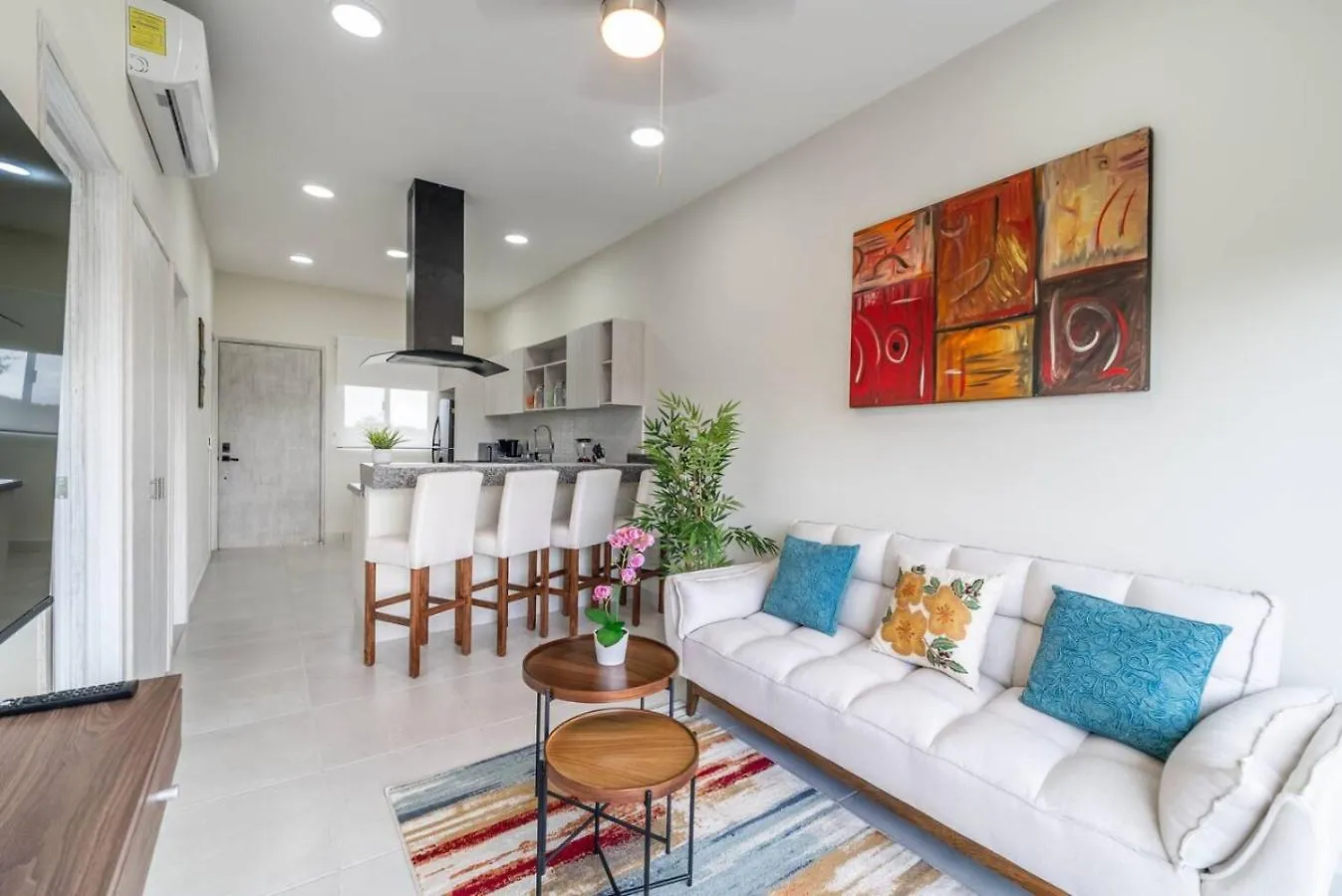Stylish 2 Bedroom Condo With Balcony, Rooftop Pool, Hottub location