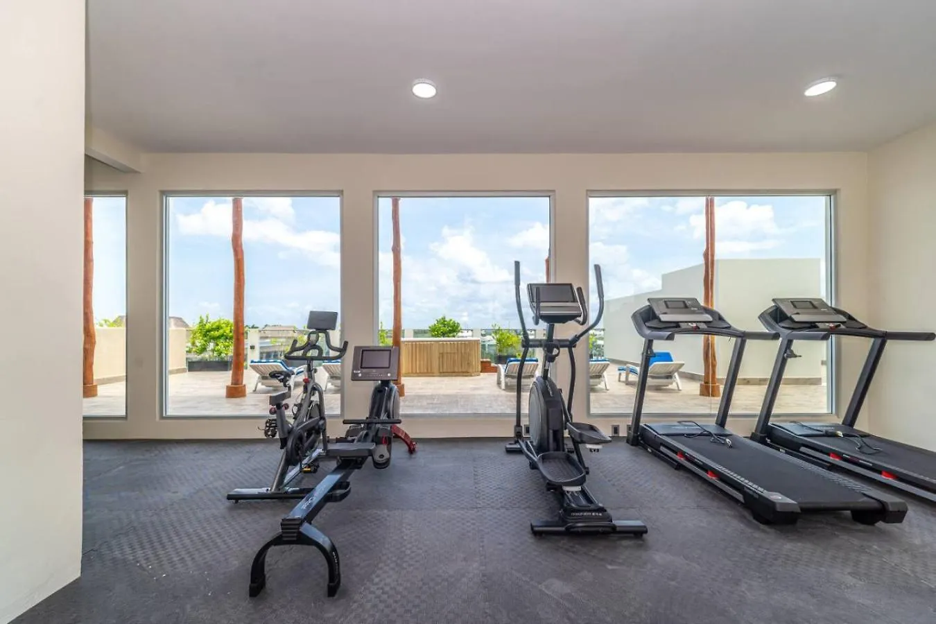 Stylish 2 Bedroom Condo With Balcony, Rooftop Pool, Hottub Playa del Carmen 0*,  Mexico